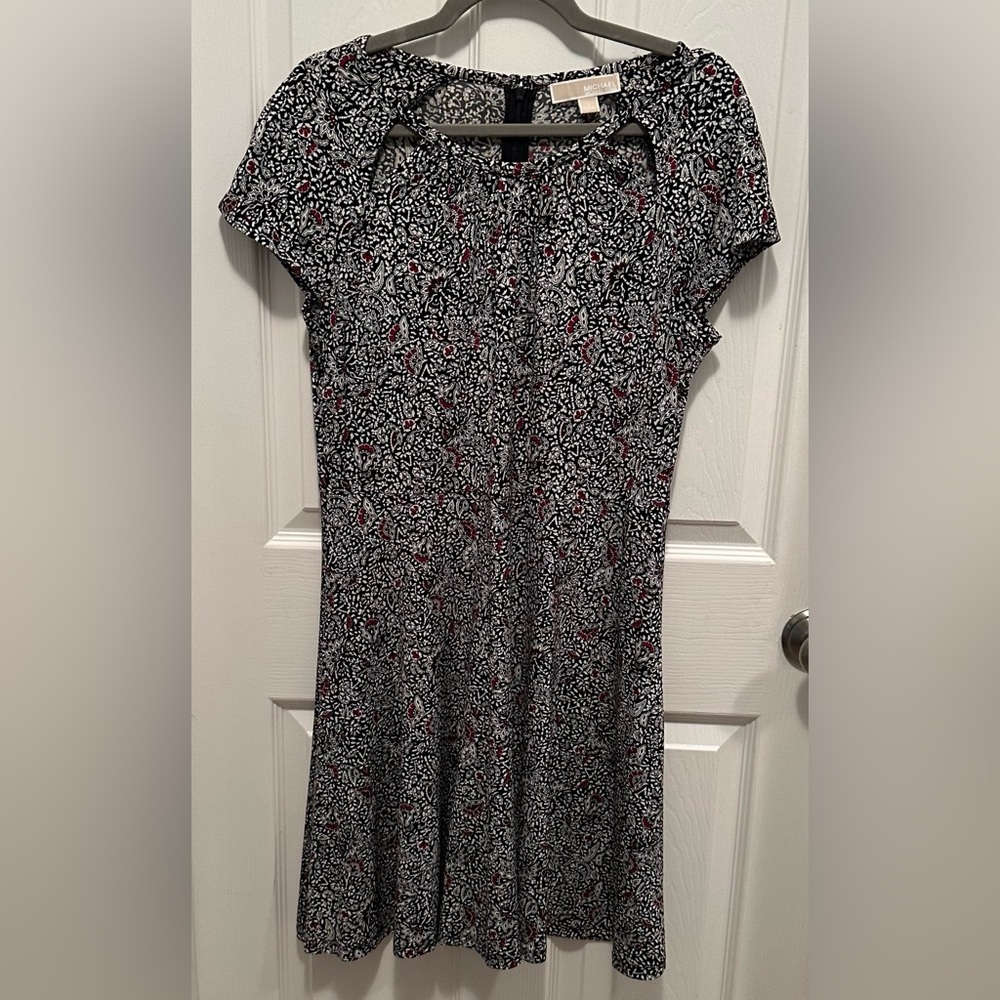 Michael Kors floral short sleeve dress. Midi Size Large Great condition